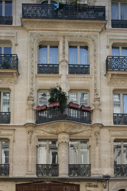 France, ile de france, paris 9e arrondissement, 25 rue victor masse, immeuble neo renaissance, decor, facade, face a l'avenue frochot,