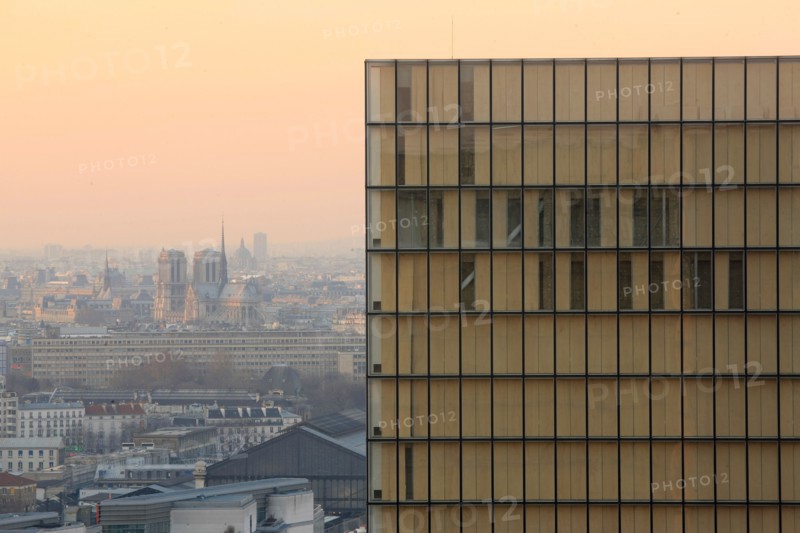 France, ile de france, paris 13 arrondissement, bibliotheque nationale de france, site francois mitterrand, architecte dominique perrault, vue panoramique depuis le belvedere au 18e etage de la tour des nombres,