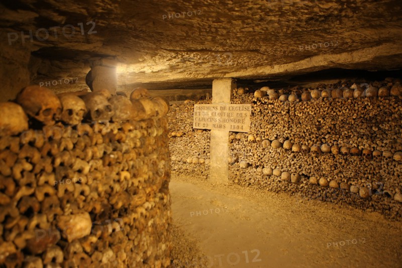 France, ile de france, paris 14e arrondissement, place denfert rochereau, catacombes, ossements, cranes, galerie, souterrain,