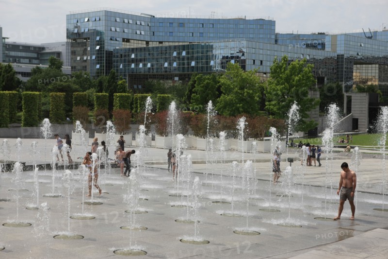 France, ile de france, paris, 15e arrondissement, parc andre citroen, jardin, jets d'eau, ete, enfants, ados, jeux d'eau, serres, ballon air de paris,
