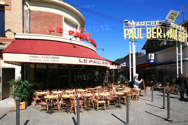 France, ile de france, paris 18e arrondissement, puces de saint ouen, entree du marche paul bert, restaurant bar, le paul bert, terrasse,