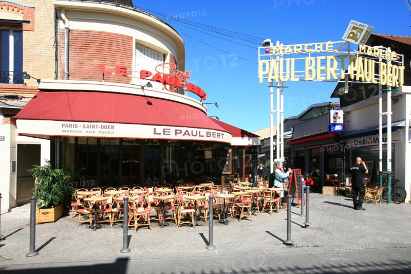 France, ile de france, paris 18e arrondissement, puces de saint ouen, entree du marche paul bert, restaurant bar, le paul bert, terrasse,