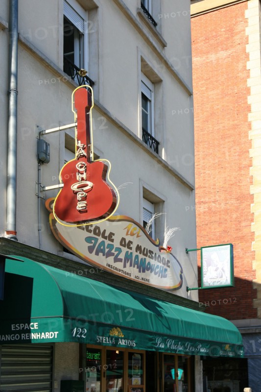 France, ile de france, paris 18e arrondissement, puces de saint ouen, 122 rue des rosiers, restaurant bar, la chope des puces, jazz manouche, django reinhardt,