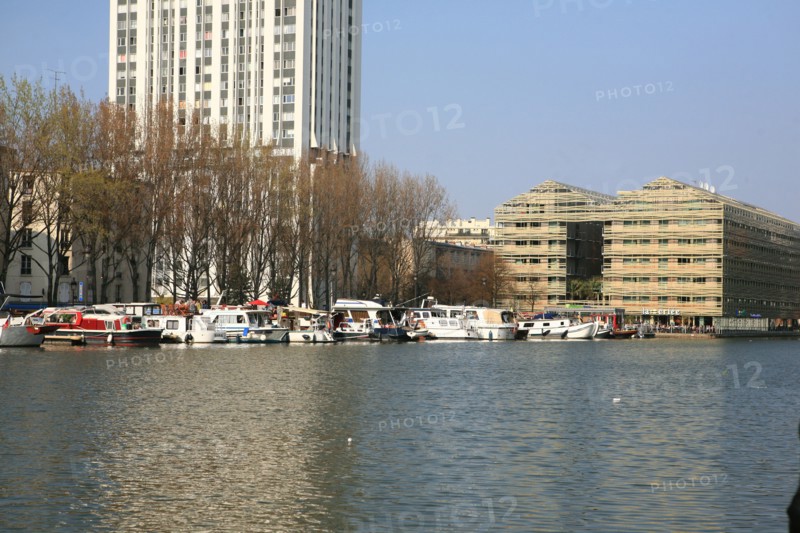 France, ile de france, paris 19e arrondissement, bassin de la villette et canal de l'ourcq, quai de la loire,
