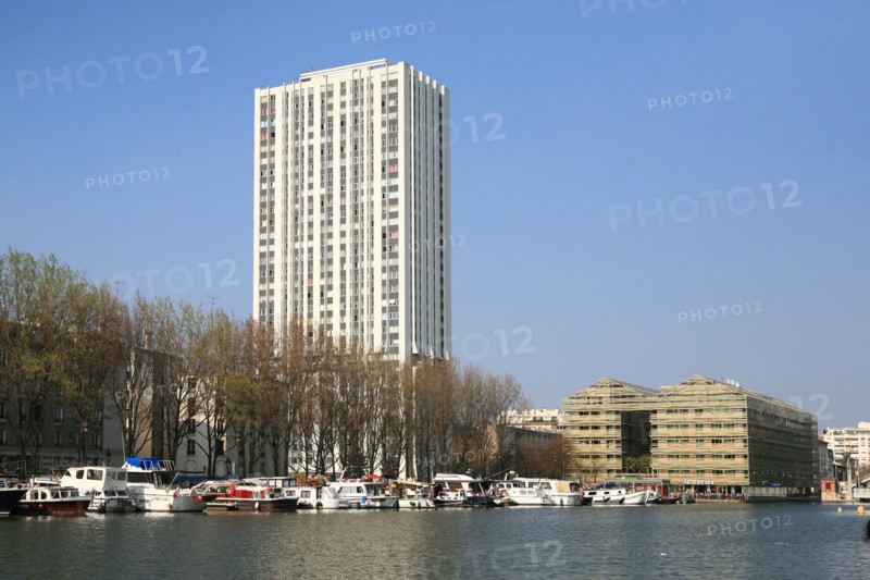 France, ile de france, paris 19e arrondissement, bassin de la villette et canal de l'ourcq, quai de la loire, n68, bar ourcq, petanque,
