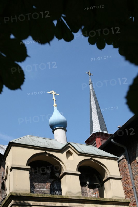 France, ile de france, paris 19e arrondissement, 93 rue de crimee, eglise saint serge, religion orthodoxe, clochers,