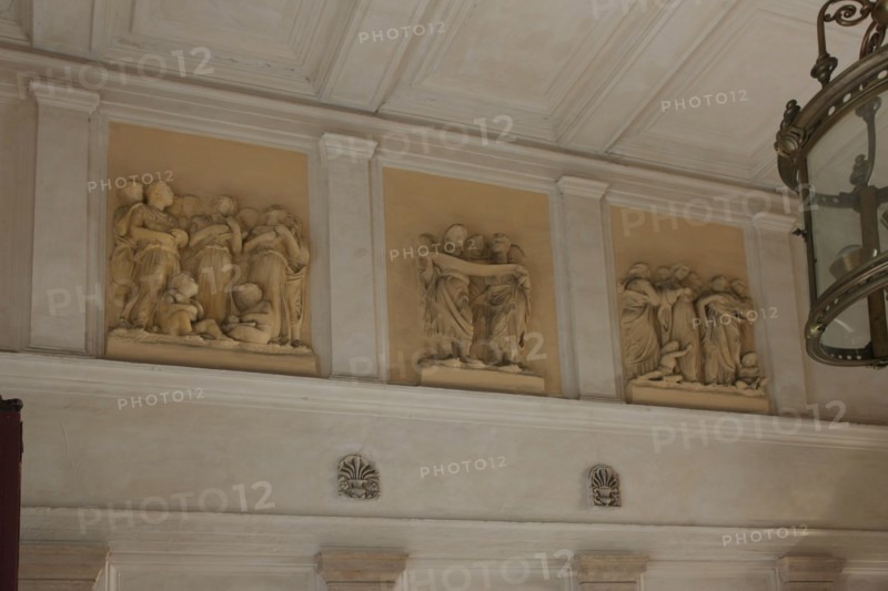 France, ile de france, paris 8e arrondissement, 7 rue tronchet, hotel de pourtales, club sfr, entree, couloir, decor mur,


Date : Ete 2012