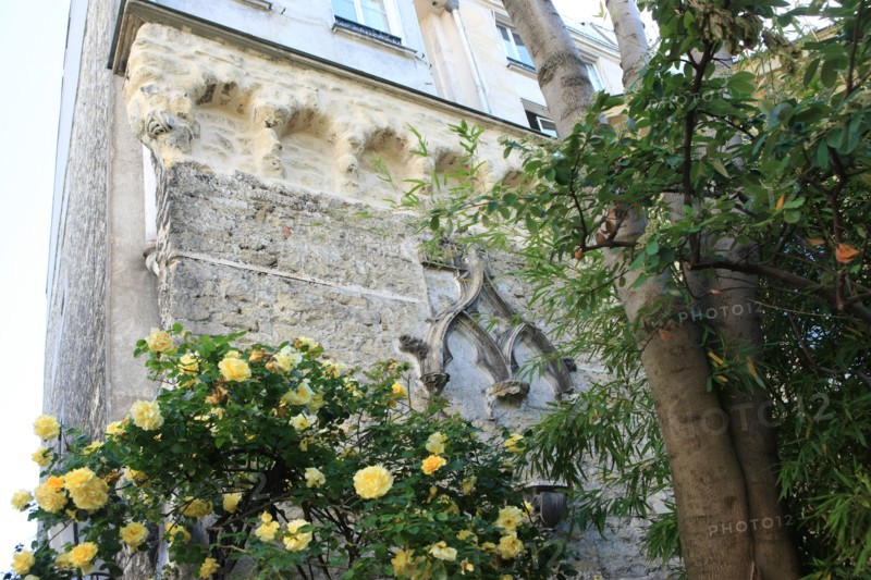 France, ile de france, paris 9e arrondissement, avenue frochot, voie privee entre la rue victor masse et la place pigalle, pignon du n7, decor neo gothique,


Date : Ete 2012