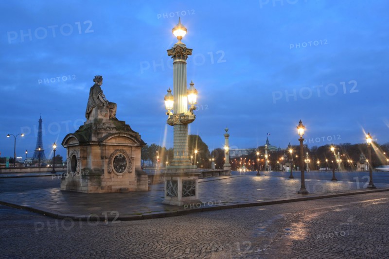 france, region ile de france, paris 8e arrondissement, place de la concorde, paves, fontaines, hotel de la marine, hotel de crillon, nuit, eclairage, tour eiffel, grand palais,