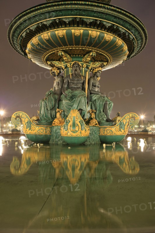 france, region ile de france, paris 8e arrondissement, place de la concorde, paves, fontaines, hotel de la marine, hotel de crillon, nuit, eclairage,