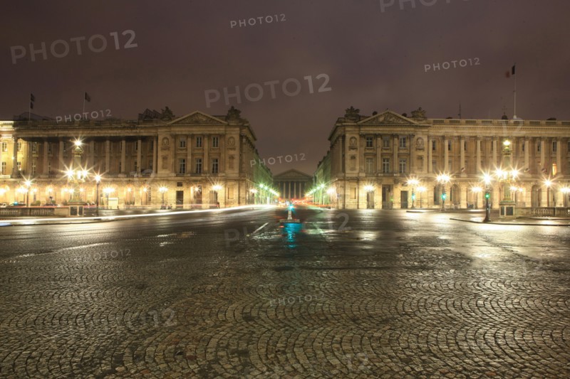 france, region ile de france, paris 8e arrondissement, place de la concorde, paves, fontaines, hotel de la marine, hotel de crillon, nuit, eclairage, rue royale, eglise de la madeleine,