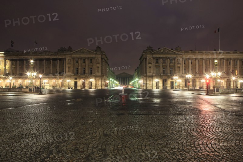 france, region ile de france, paris 8e arrondissement, place de la concorde, paves, fontaines, hotel de la marine, hotel de crillon, nuit, eclairage,