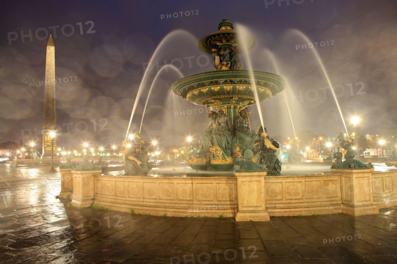 france, region ile de france, paris 8e arrondissement, place de la concorde, paves, fontaines, hotel de la marine, hotel de crillon, nuit, eclairage,