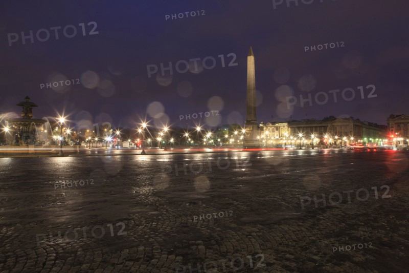 france, region ile de france, paris 8e arrondissement, place de la concorde, paves, fontaines, hotel de la marine, hotel de crillon, nuit, eclairage,