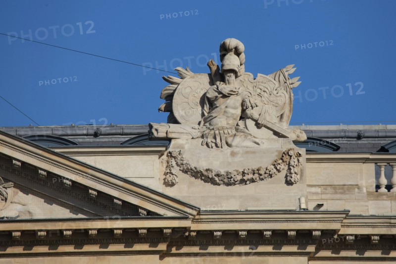 france, region ile de france, paris 8e arrondissement, place de la concorde, hotel de crillon, detail sculpture, toit, facade, luxe, drapeau francais,


Date : Ete 2012