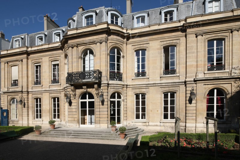 France, ile de france, paris 9e, 9 rue drouot, mairie du 9e arrondissement, hotel d'augny, facade sur jardin, hotel particulier,


Date : Ete 2012