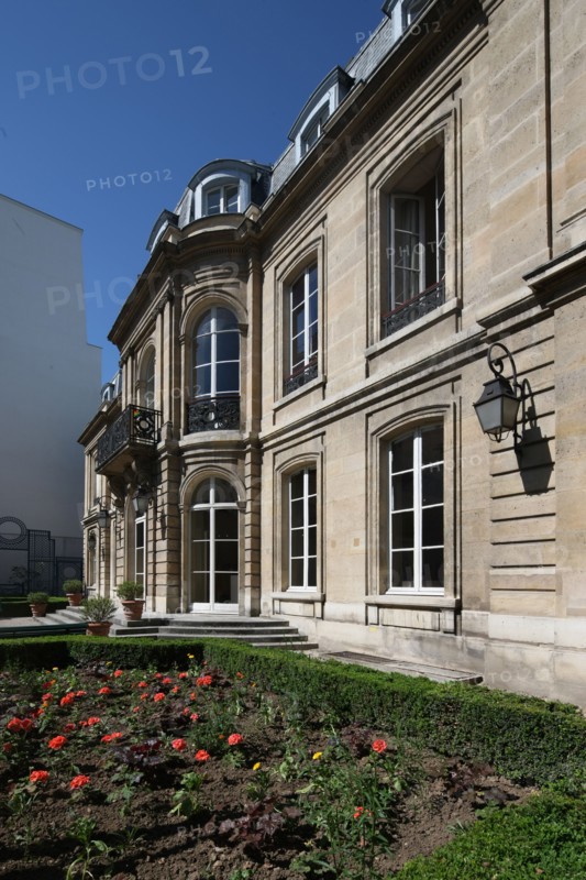 France, ile de france, paris 9e, 9 rue drouot, mairie du 9e arrondissement, hotel d'augny, facade sur jardin, hotel particulier,


Date : Ete 2012
