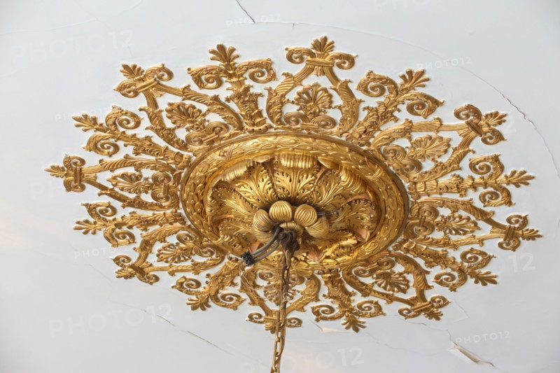 France, ile de france, paris 9e arrondissement, 9 rue drouot, hotel d'augny, mairie du 9e arrondissement, salle des mariages, detail lustre, plafond,


Date : Ete 2012
