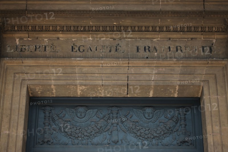 France, ile de france, paris 9e arrondissement, rue de chateaudun, eglise notre dame de lorette, decor interieur, peintures, decor sous le porche, portes, liberte, egalite, fraternite,


Date : Ete 2012