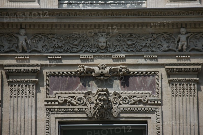 France, ile de france, paris 9e arrondissement, 32 rue de chateaudun, immeuble neo renaissance, restaure, detail facade sur rue, decor,


Date : Ete 2012