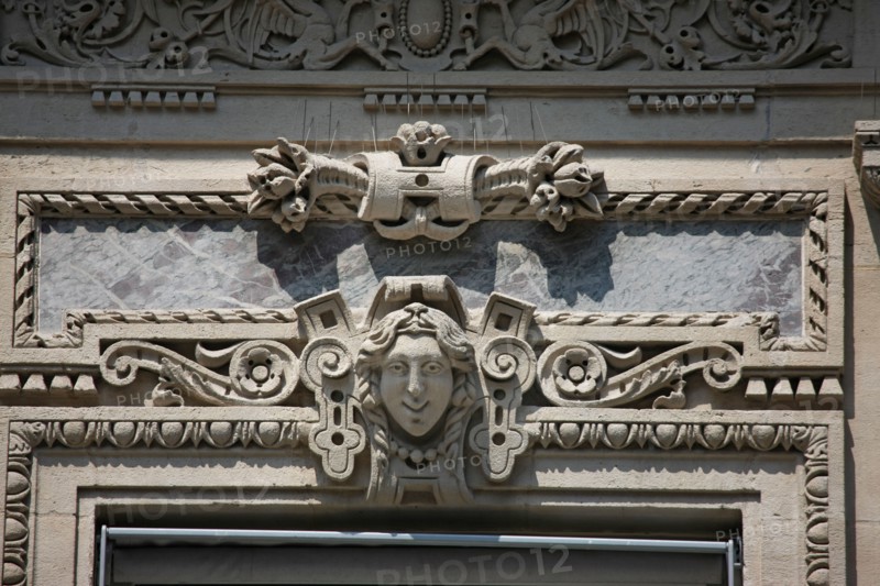 France, ile de france, paris 9e arrondissement, 34 rue de chateaudun, immeuble neo renaissance, restaure, detail facade sur rue, decor, fenetre,


Date : Ete 2012