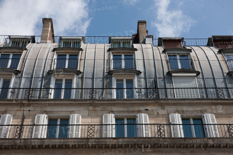 France, Region Ile de France, Paris, 1er arrondissement, rue de Rivoli, alignement de facade et combles a  diverses hauteurs,