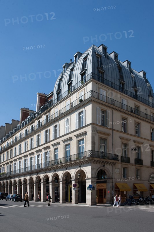 France, Region Ile de France, Paris, 1er arrondissement, rue de Rivoli, facades, combles a differentes hauteurs