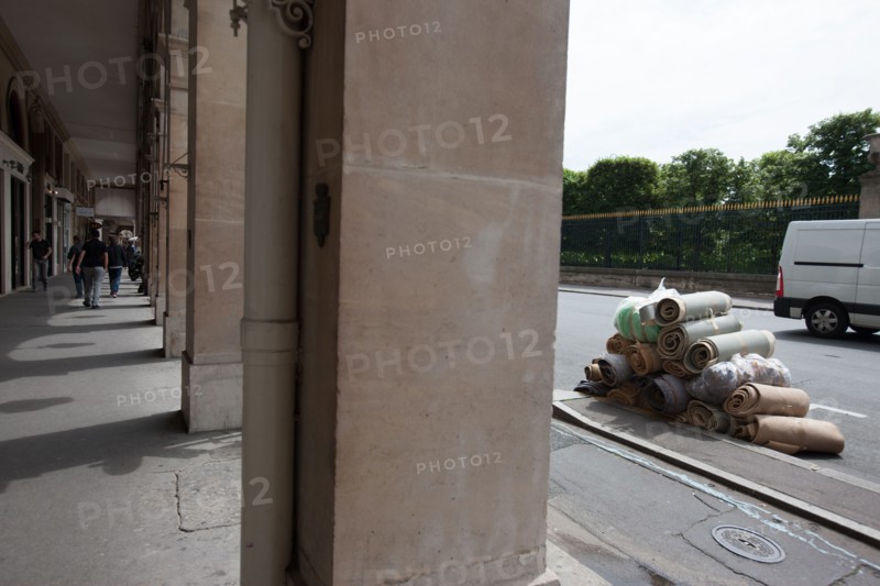 France, Region Ile de France, Paris, 1er arrondissement, arcades de la rue de Rivoli, abandon, vieux rouleaux, moquette
