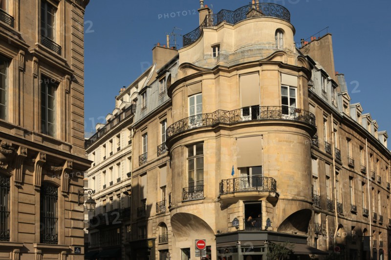 France, Region Ile de France, Paris 1er arrondissement, 43 rue Croix des Petits Champs, maison Jaucourt, facade galbee, rotonde, entre Banque de France et place des Victoires,