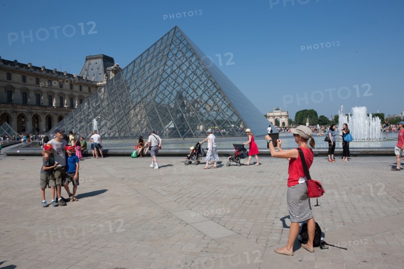 France, Region Ile de France, Paris 1er arrondissement, Musee du Louvre, place de la Pyramide, Ieoh Ming Pei,