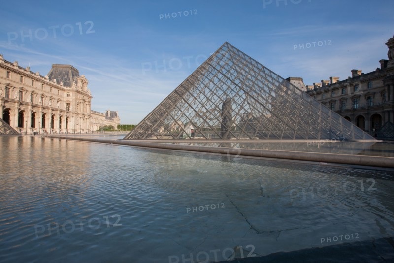 France, Region Ile de France, Paris 1er arrondissement, Musee du Louvre, cour de la Pyramide, pyramide de Ieoh Ming Pei, Pavillon Denon,