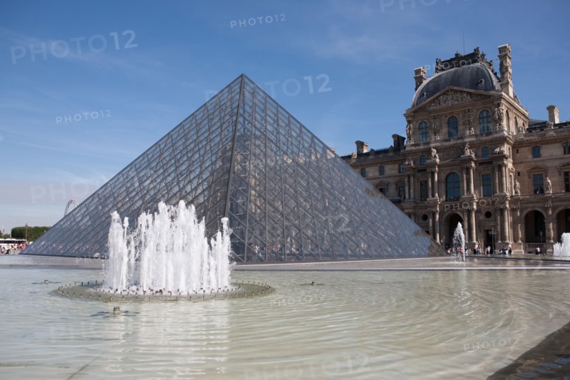 France, Region Ile de France, Paris 1er arrondissement, Musee du Louvre, cour de la Pyramide,
