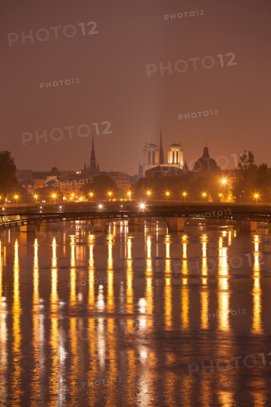 France, Region Ile de France, Paris 8e arrondissement, la Seine au niveau du Pont de la Concorde