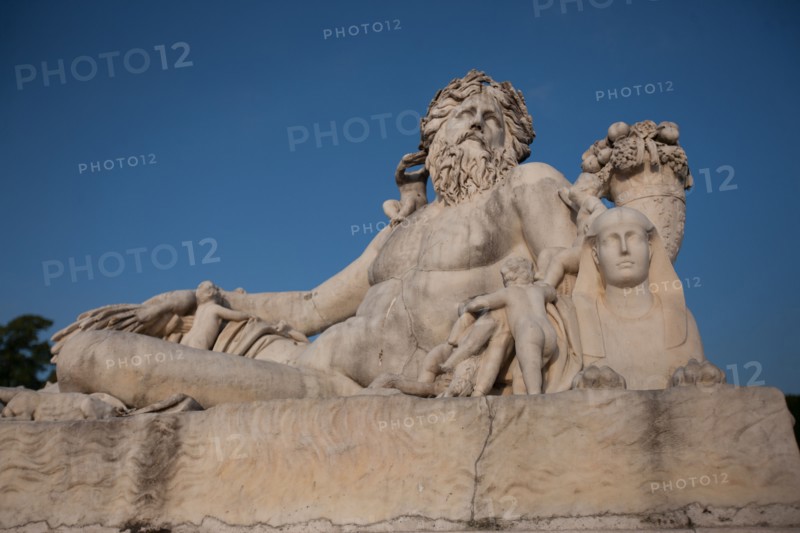 France, Region Ile de France, Paris, 1er arrondissement, jardin des Tuileries, bassin,