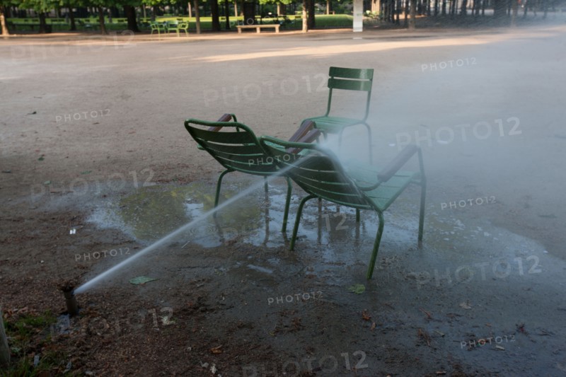 France, Region Ile de France, Paris, 1er arrondissement, jardin des Tuileries, bassin, chaise, fauteuil, mobilier, Fermob