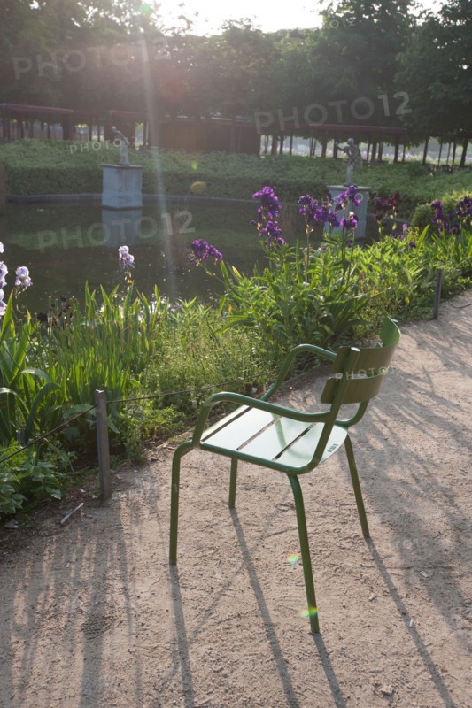 France, Region Ile de France, Paris, 1er arrondissement, jardin des Tuileries, bassin, chaise, fauteuil, mobilier, Fermob