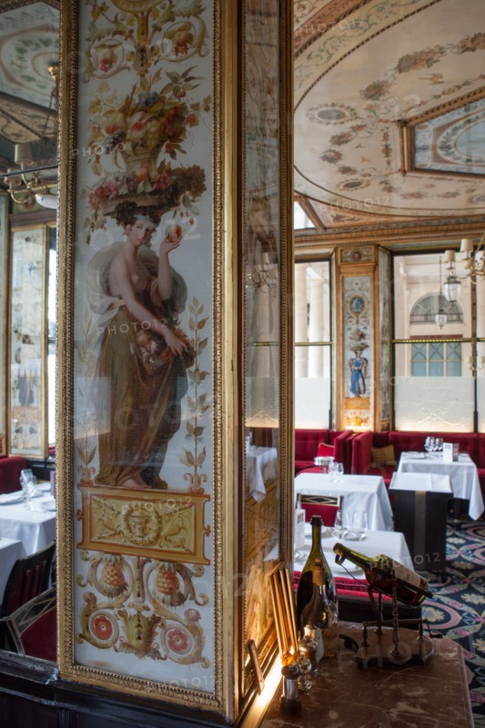 France, Region Ile de France, Paris, 1er arrondissement, Palais Royal, Galerie de Beaujolais, restaurant Le Grand Vefour, Guy Martin, decor, patrimoine,