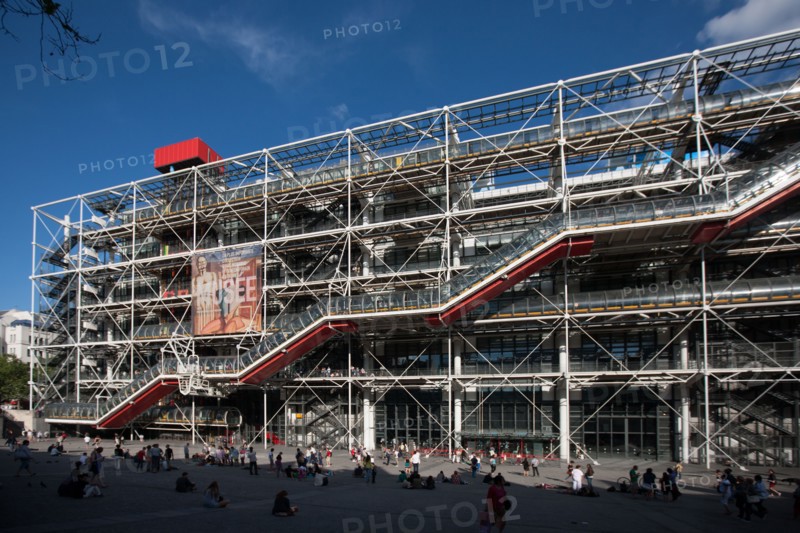 France, Region Ile de France, Paris 4e arrondissement, Beaubourg, piazza du Centre Georges Pompidou, architectes Renzo Piano et Richard Rogers,