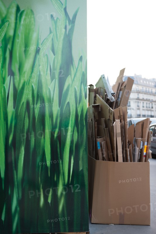 France, Region Ile de France, Paris 6e arrondissement, travaux d'une boutique, cartons,