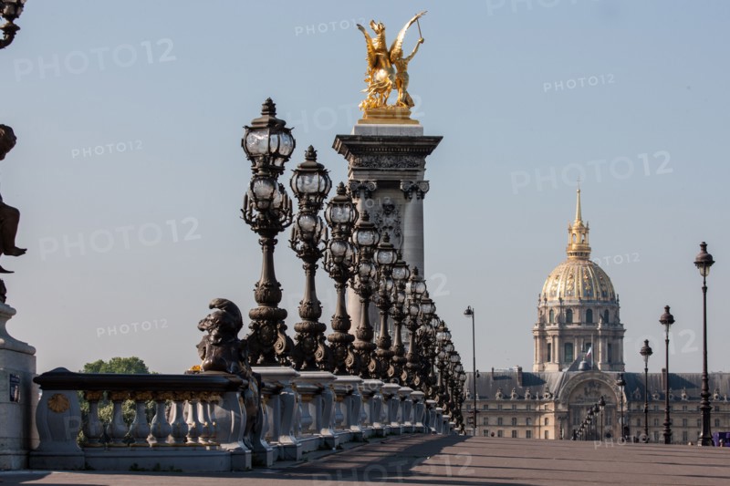 France, Region Ile de France, Paris 7e arrondissement, esplanade des Invalides, Pont Alexandre III, Hotel des Invalides, dome, armee,