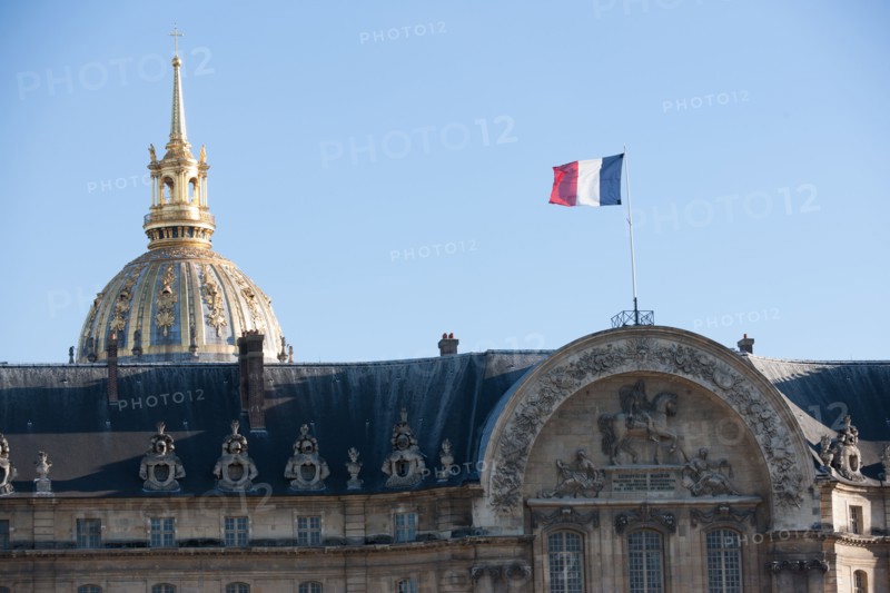 France, Region Ile de France, Paris 7e arrondissement, esplanade des Invalides, Hotel des Invalides, pelouses, musee de l'Armee,