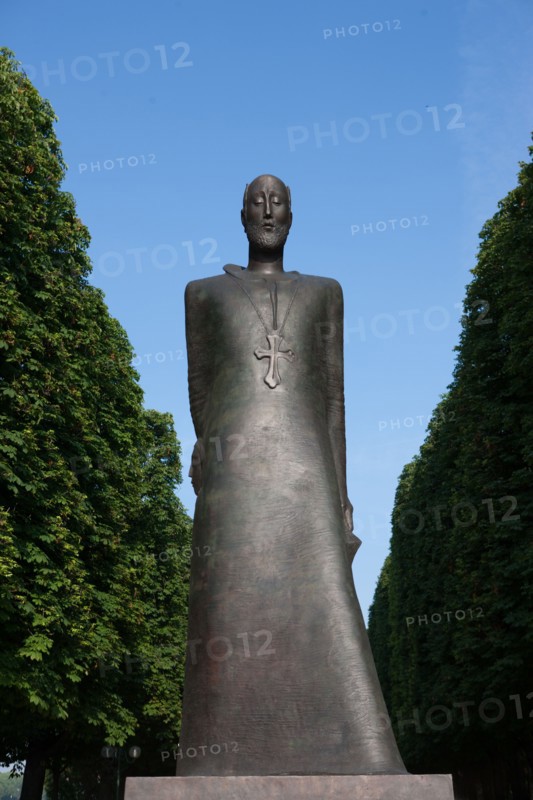France, Region Ile de France, Paris 8e arrondissement, Cours la Reine, sculpture, statue, hommage au musicien Komitas et au genocide armenien de 1915, oeuvre du sculpteur David Erevantsi