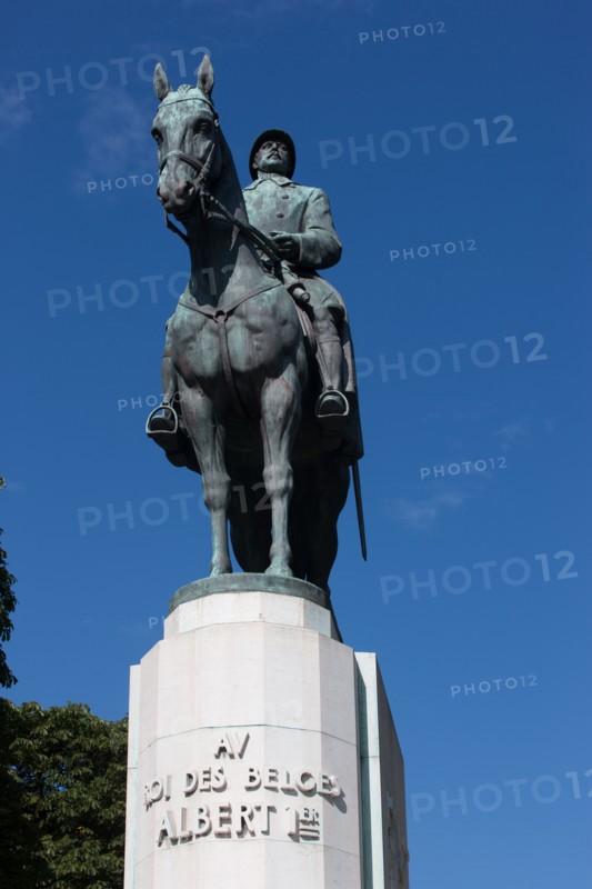 France, Region Ile de France, Paris 8e arrondissement, Cours la Reine, statue d'Albert 1er, roi des Belges, oeuvre du sculpteur Armand Martial