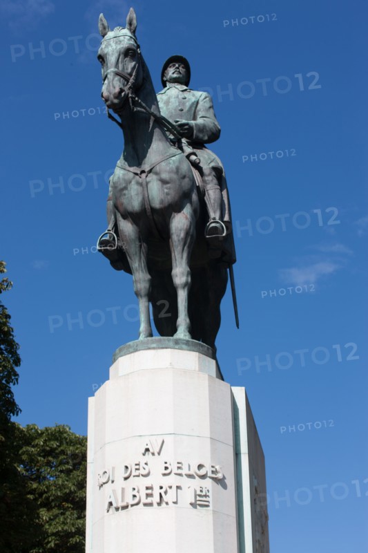 France, Region Ile de France, Paris 8e arrondissement, Cours la Reine, statue d'Albert 1er, roi des Belges, oeuvre du sculpteur Armand Martial
