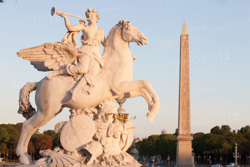 France, Region Ile de France, Paris 8e arrondissement, place de la Concorde, depuis les terrasses du jardin des Tuileries, Tour Eiffel, obelisque de Louxor, fontaine,