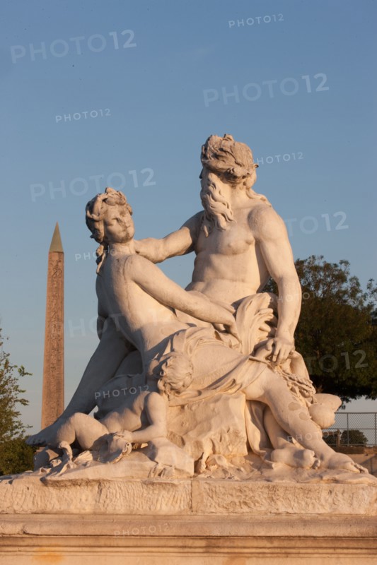 France, Region Ile de France, Paris 8e arrondissement, place de la Concorde, depuis les terrasses du jardin des Tuileries, Tour Eiffel, obelisque de Louxor, fontaine,
