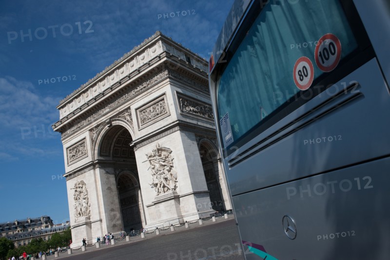France, Region Ile de France, Paris 8e arrondissement, place charles de gaule place de l'Etoile, Arc de Triomphe, touristes,