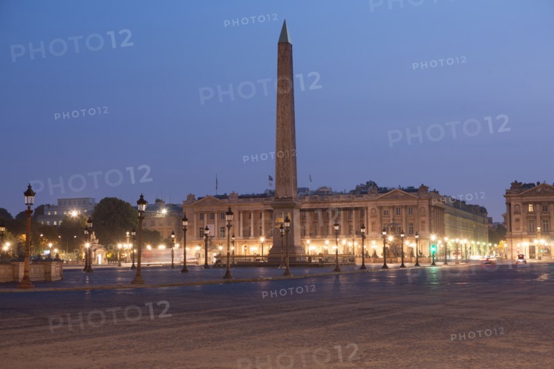 France, Region Ile de France, Paris 8e arrondissement, place de la Concorde, huit, fontaines, obelisque,
