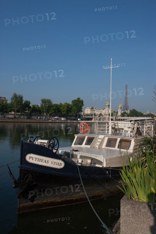 France, Region Ile de France, Paris 7e arrondissement, quai des Tuileries, la Seine et la Tour Eiffel, Pont Alexandre III,