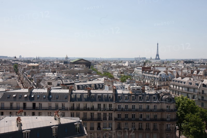 France, Region Ile de France, Paris 18e arrondissement, panorama avec la Tour Eiffel, depuis la terrasse du Printemps, restaurant Deli-Cieux,